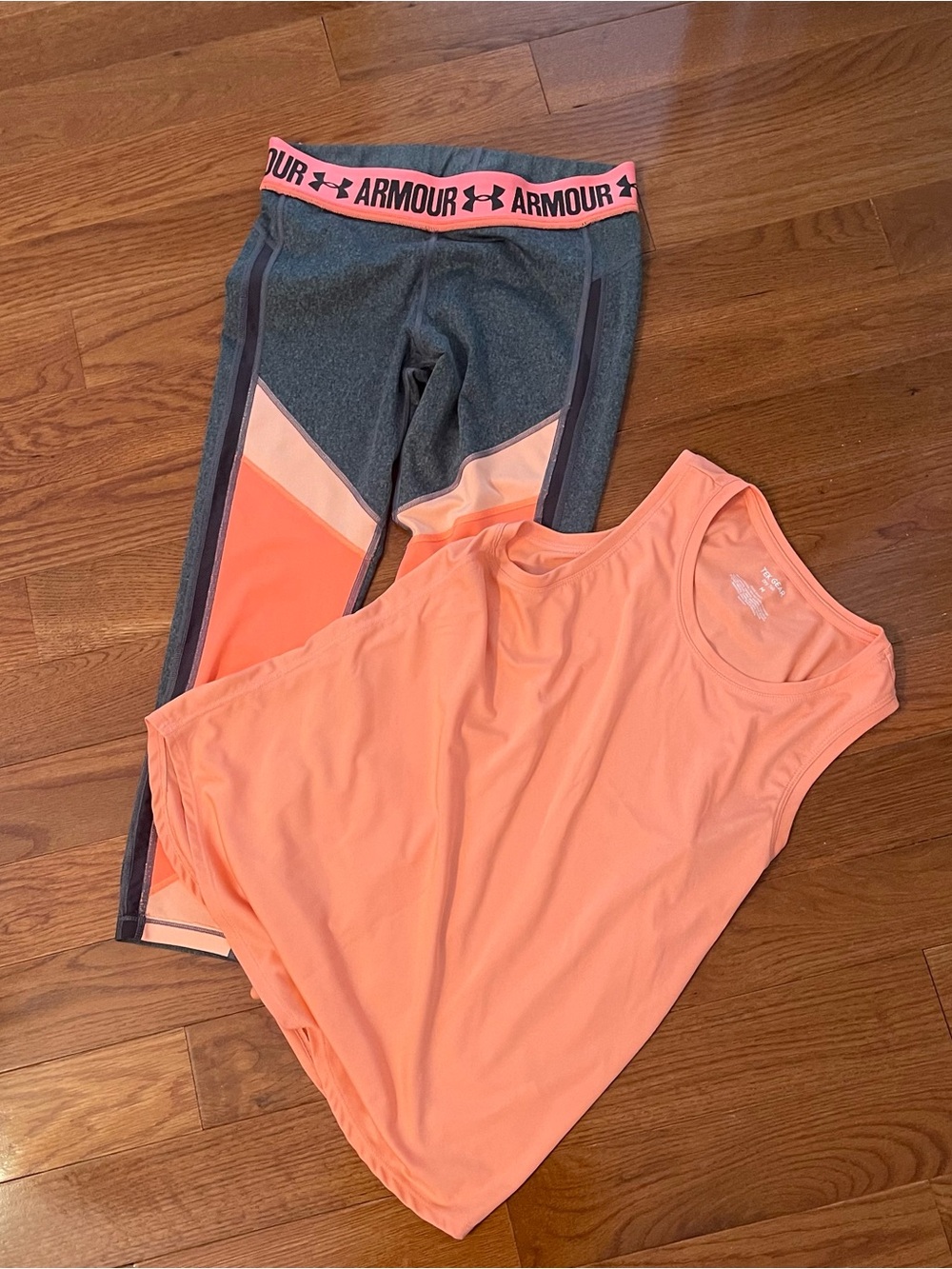 Under Armour Peach & Gray Colorblock Tank and Leggings Set